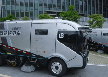 Esta es la flota de camiones eléctricos autónomos que limpian las calles