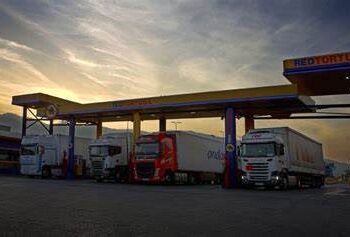 aparcamientos seguros y áreas de descanso