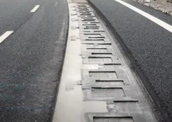 Stellantis prueba la carga de vehículos sin cables eléctricos