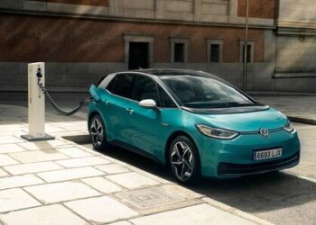 Un coche eléctrico emite 3,2 veces menos CO2 que un modelo gasolina