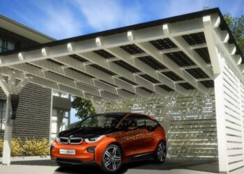 ¿Se puede cargar un coche eléctrico con placas solares?