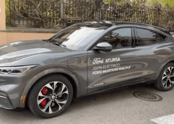 FORD MUSTANG MACH-E | Amor a primera vista con este coche eléctrico