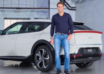 5 famosos que usan a diario un coche eléctrico y quizás no lo sabías