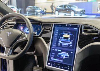 ¡Un Tesla ‘vuela’ por las calles! El increíble vídeo viral que tiene historia