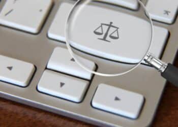 Esta es la legislación que afecta de lleno a los coches eléctricos y los puntos de recarga