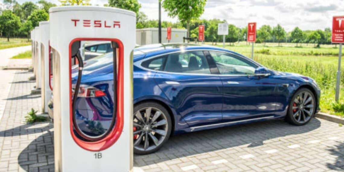 Tesla será un coche eléctrico sin conducción autónoma este año 2023