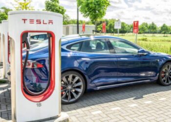 Tesla será un coche eléctrico sin conducción autónoma este año 2023