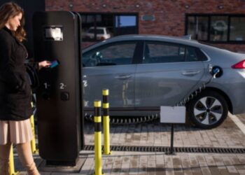 Las electrolineras ganan terreno para confirmar el avance del coche eléctrico en España