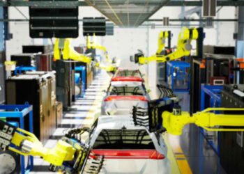 Estas son las horas que debería costar fabricar un coche eléctrico para que sea barato