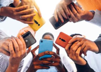 Estas son las App que todo propietario de un coche eléctrico debe tener