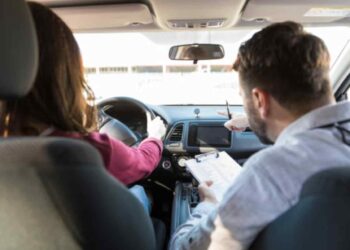 ¿Por qué las autoescuelas no usan coches eléctricos?