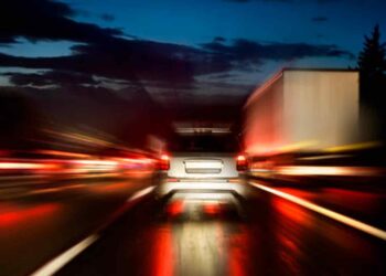 El coche eléctrico frena sin necesidad de pisar el pedal de freno
