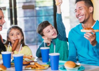 Tesla planea una electrolinera hamburguesería de estética retro