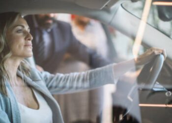 Las matriculaciones de coches eléctricos superan a las de diésel