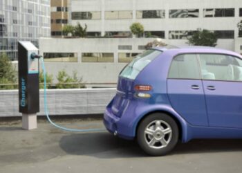 Estás son las electrolineras más baratas para cargar tu coche eléctrico estas vacaciones