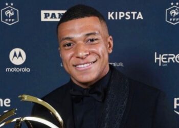 Este es el coche eléctrico español que conduce el chófer de Mbappé