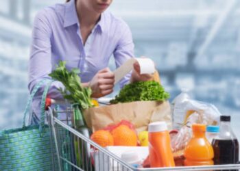 En estos supermercados podrás cargar el coche eléctrico mientras haces la compra