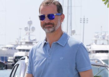 Este es el coche eléctrico que conduce el Rey Felipe VI en Mallorca y puede ser tuyo con el plan MOVES III