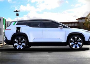 Esta es la marca de coches eléctricos que compite con Tesla y llegará a España en 2024