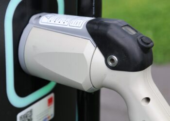 Estos son los descuentos que podrás conseguir con la recarga de tu coche eléctrico esta Navidad