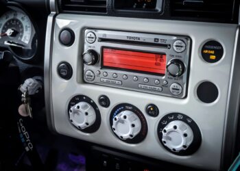 Los coches eléctricos no pueden tener radio por esta curiosa razón