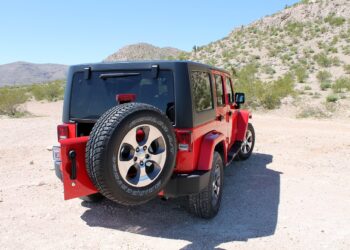 No busques rueda de repuesto en tu coche eléctrico en su lugar te encontrarás esto