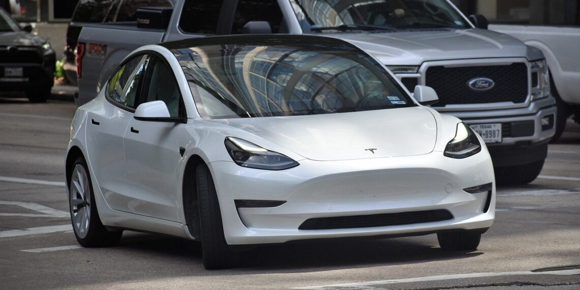 Tesla anuncia la creación de coches eléctricos más baratos