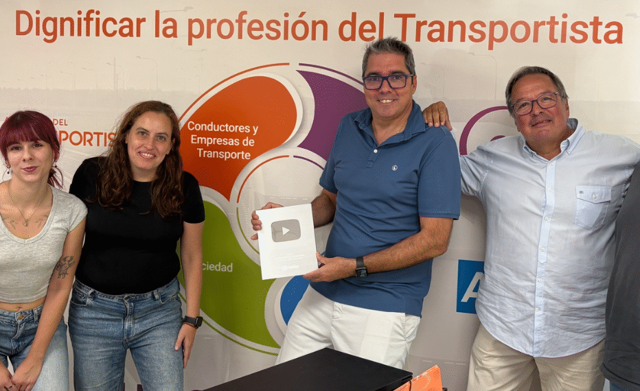 YouTube premia a AT Academia del Transportista con el Silver Creator Award
