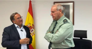 Guardia Civil , Celebramos los 65 años de la ATGP 2 El General Jefe de la ATGC , Tomás García Gazapo junto a Francisco Paz durante la entrevista para la revista EMU.